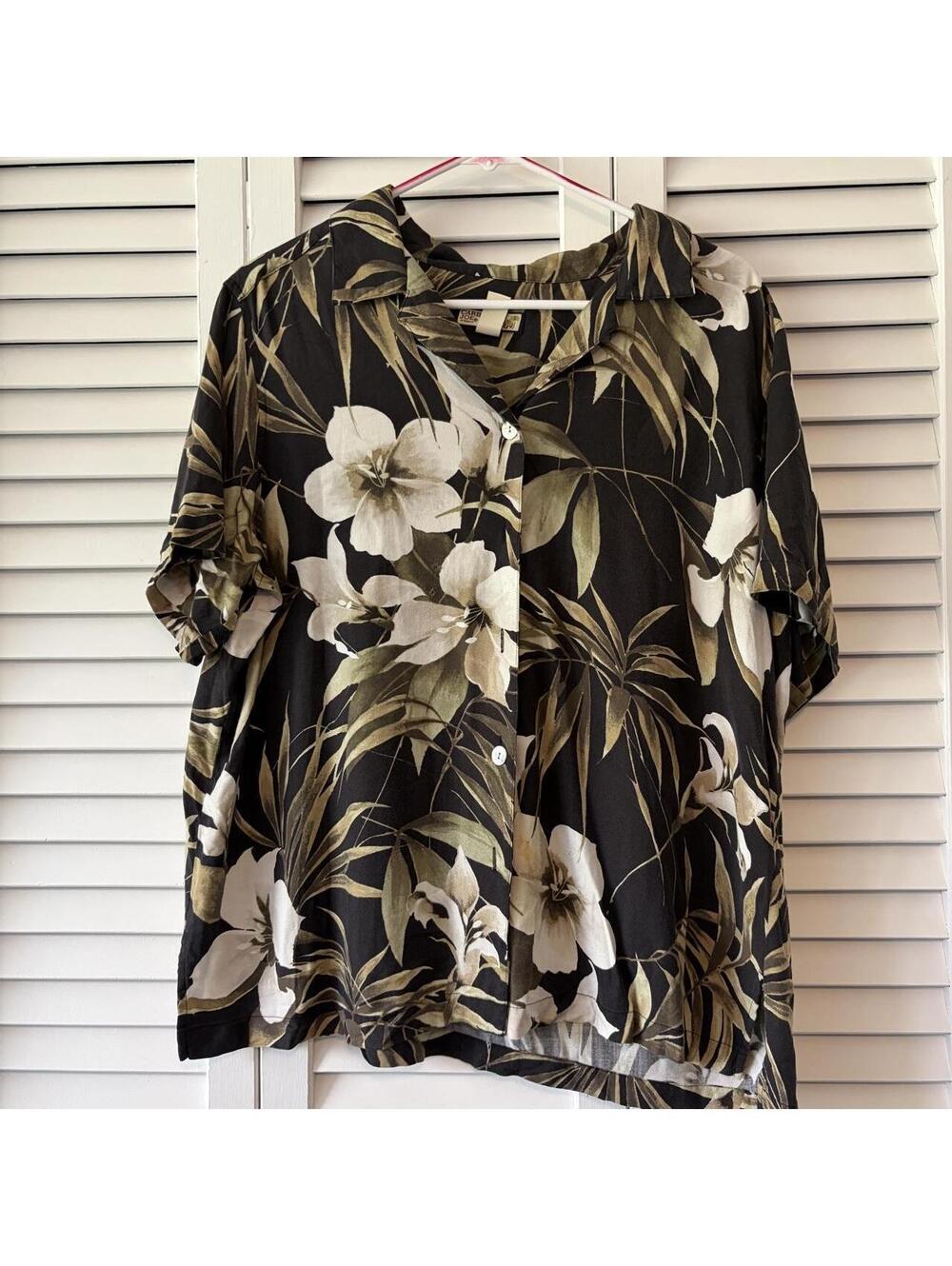 Caribbean Joe Women's Black and Multi Blouse
